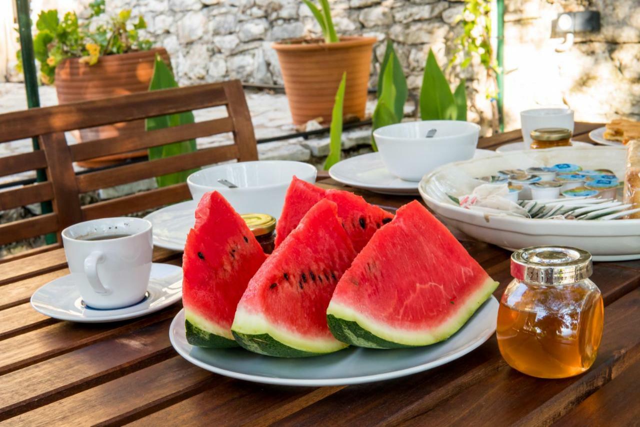Almond Trees Cottage Divarata Экстерьер фото